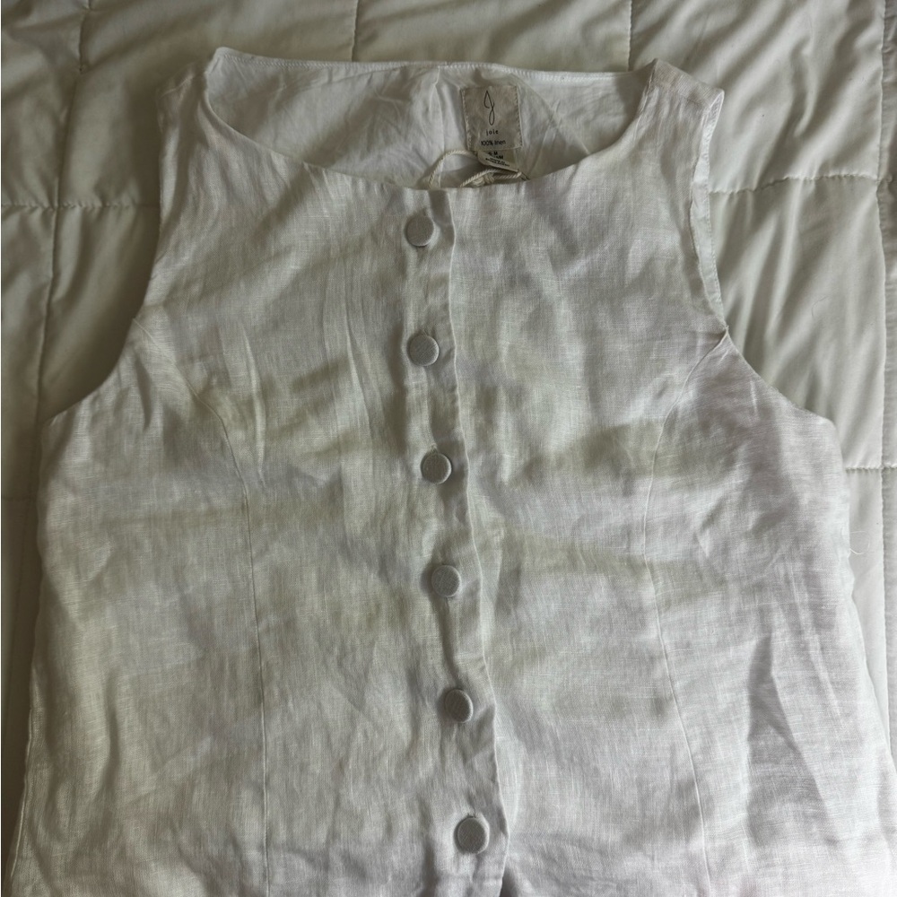 Classic style, bought in France Joie 100% linen Sleeveless White Button-Up Top